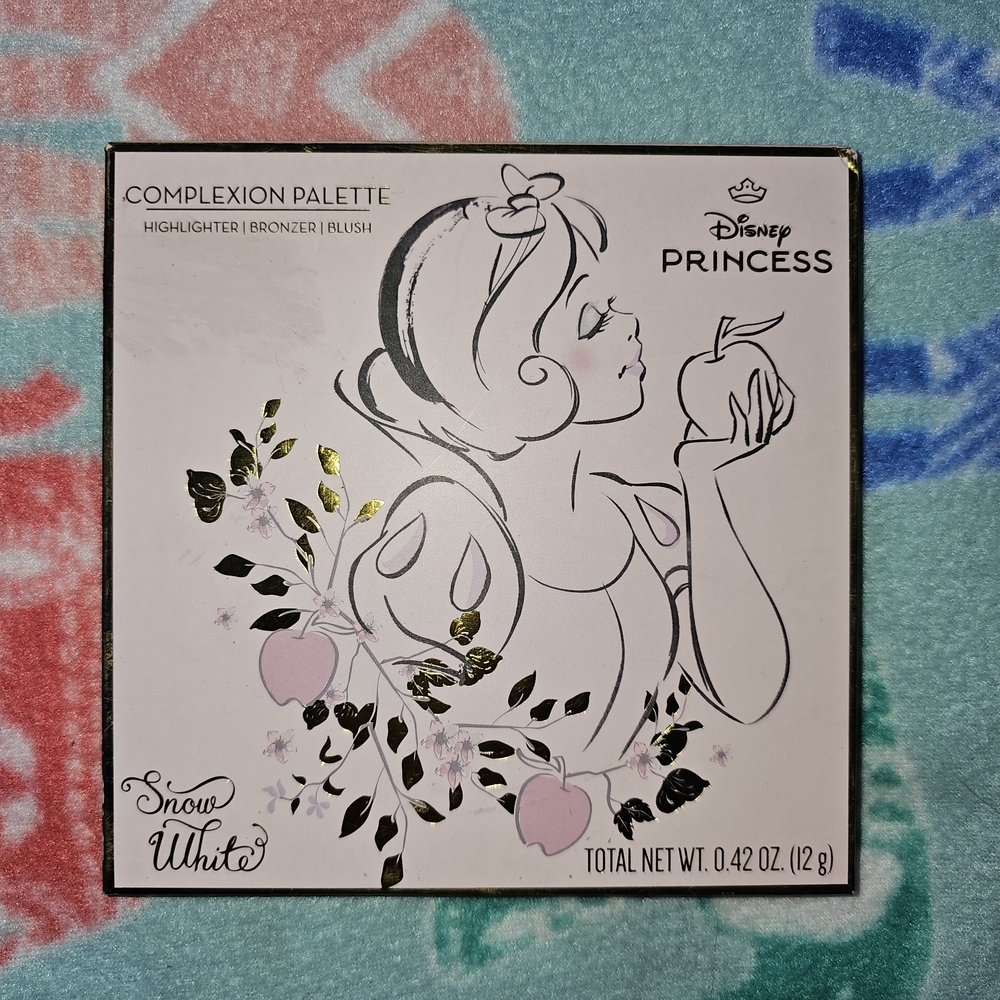 Disney Princess Snow White Complexion Palette with Gold and Pink Accents